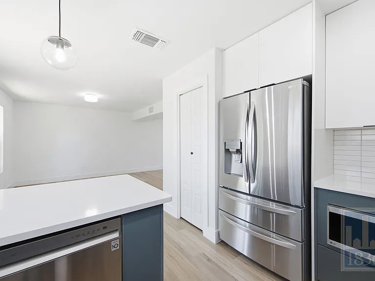 3610 Alexandria Dr — Photo 8