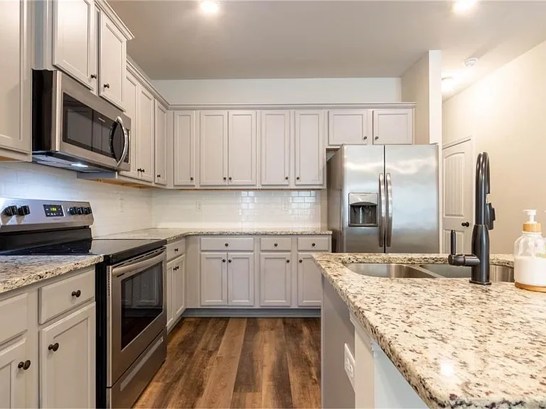 3006 Bayrose Cir #104B — Photo 4