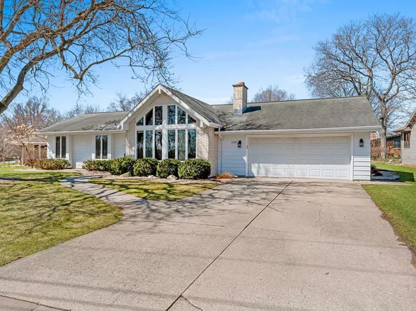 1028 Riverside Dr, Kaukauna, WI 54130
