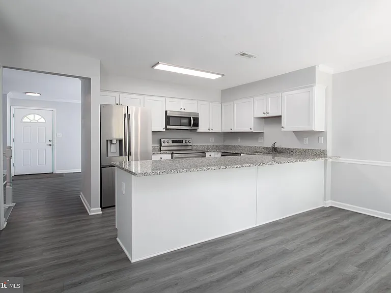 309 Bentley Ct — Photo 3
