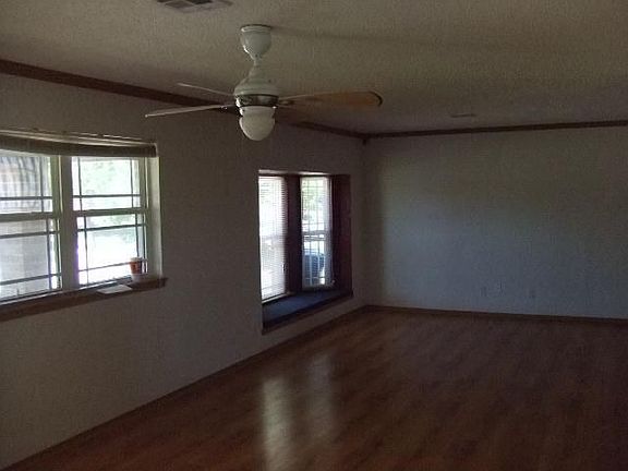 3rd image of 704 Arnold Ave