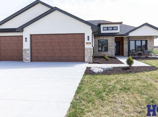 9832 S 42nd St, Lincoln, NE 68516