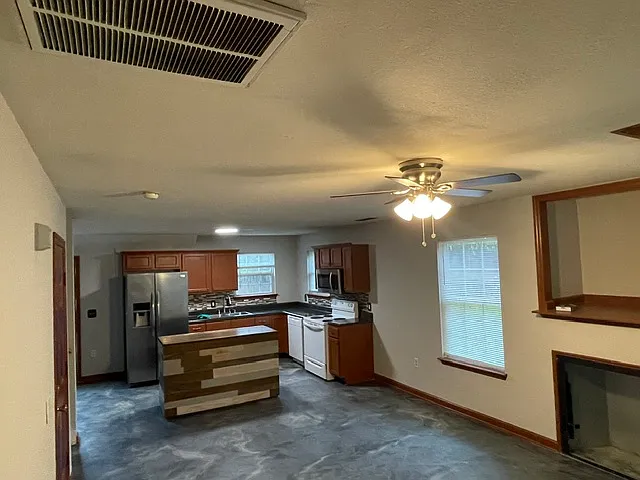 3 bed, 1312 sqft, $1,550 — Photo 4