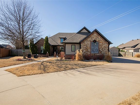 3rd image of 2803 SW Aster Way