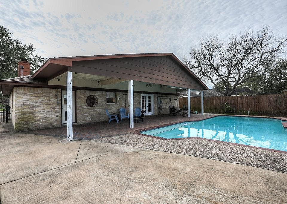 1st image of 2708 Wood Creek Dr