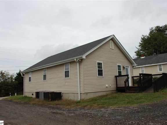3rd image of 107 Earle Dr