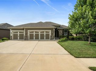 802 E 13th Ter, Kearney, MO 64060