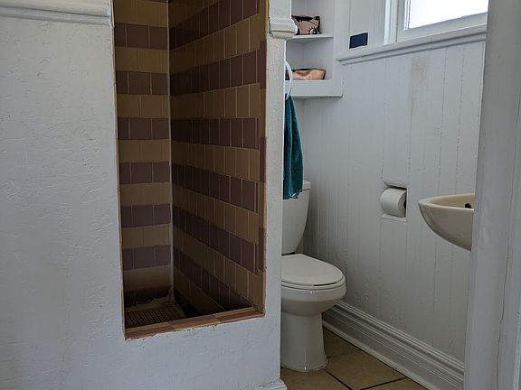 2nd image of 632 S 5th Ave APT 1