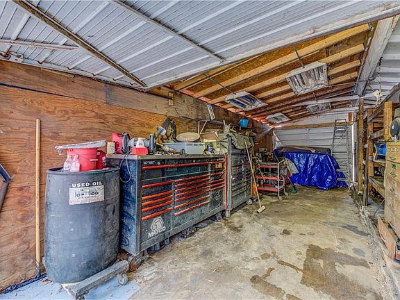 5th image of 490 E Bay Dr