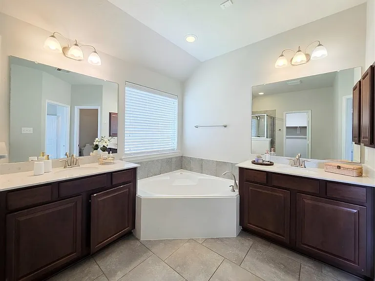 8206 Oxbow Manor Ln — Photo 25