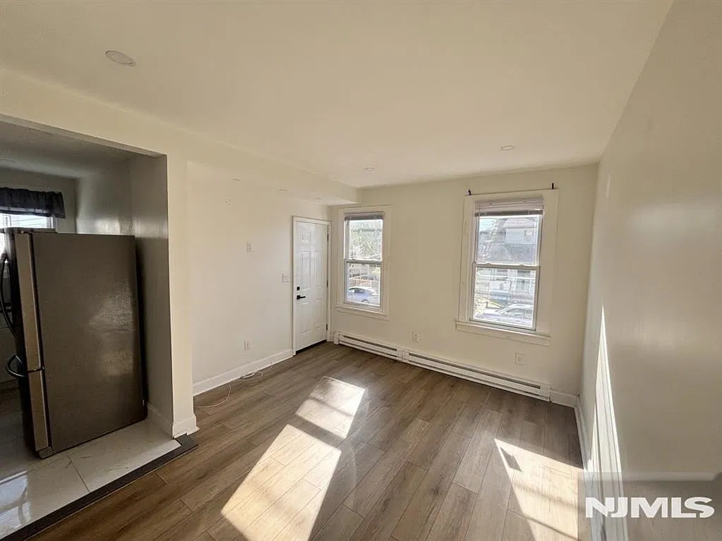 3 bed, $2,400 — Photo 2