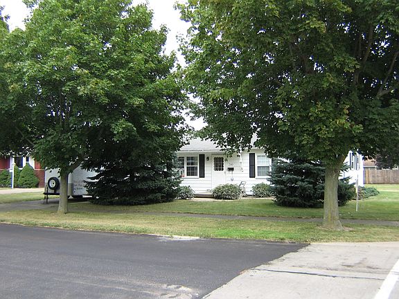 3rd image of 200 Jones St