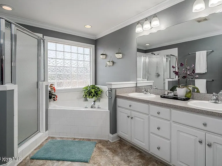2105 Charity Ln — Photo 9