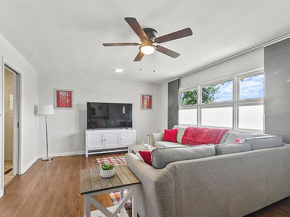 3rd image of 9 Rhonda Dr