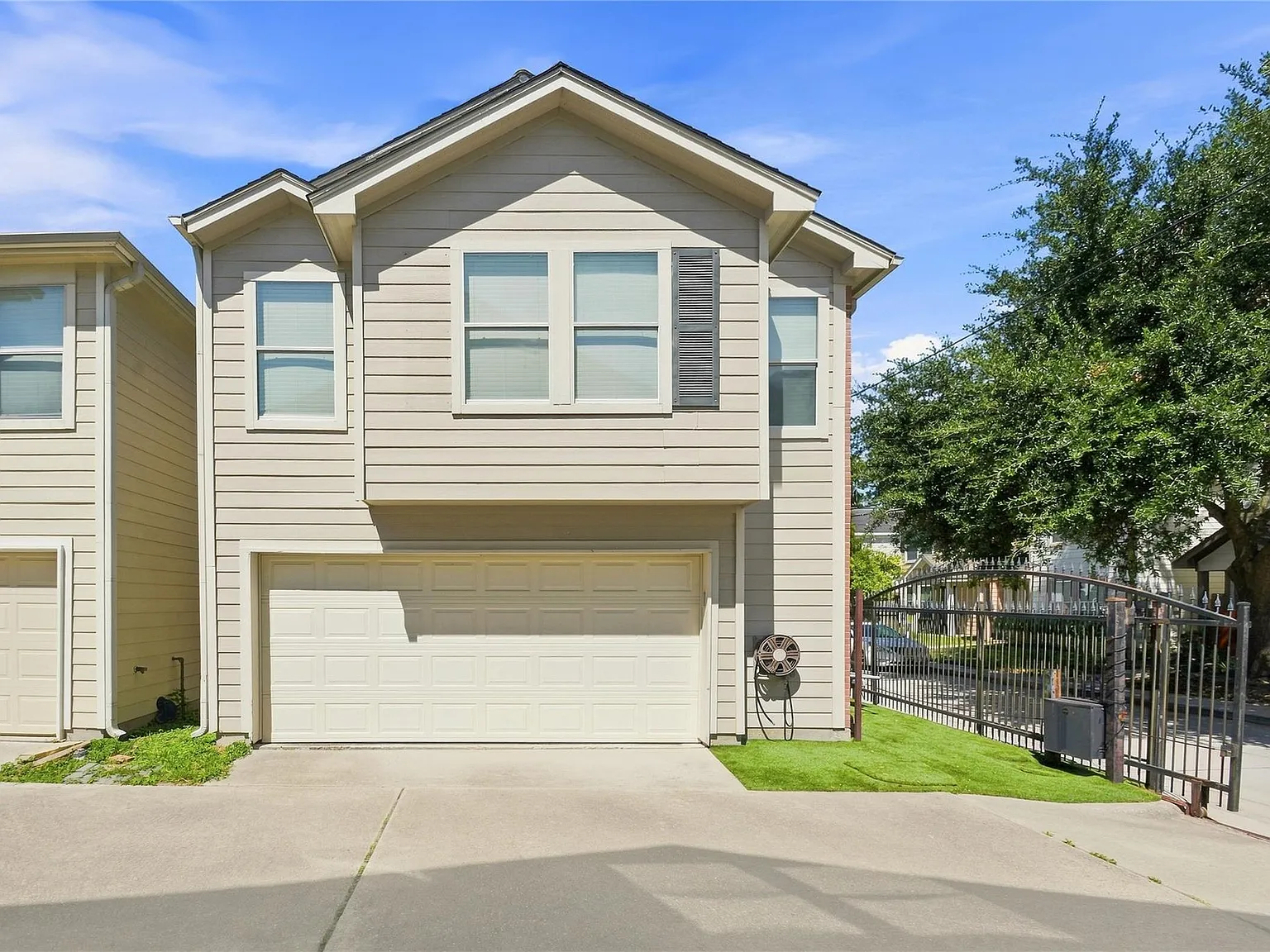 3 bed, 2.5 bath, 1341 sqft, $2,200 — Photo 1