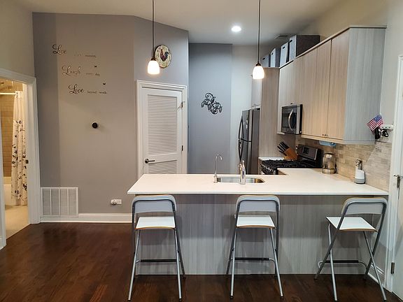 3rd image of 6421 W Touhy Ave #C