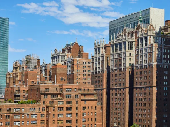 311 East 38th Street image 6 of 24