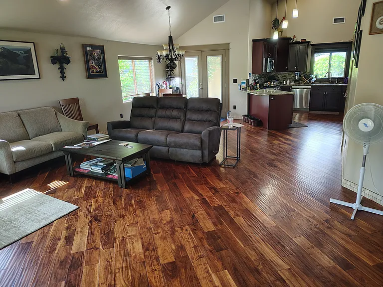 1810 Windward Dr — Photo 2