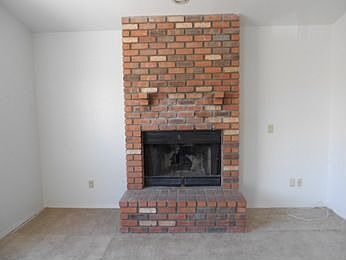 3rd image of 9314 E Des Moines St