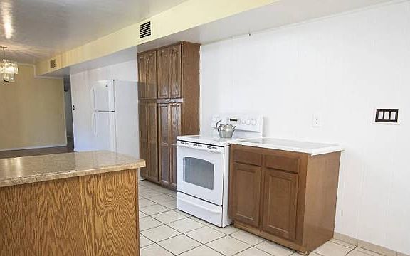 3rd image of 180 E James Dr