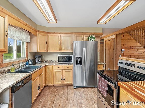 3rd image of 5252 Grosvenor St NE