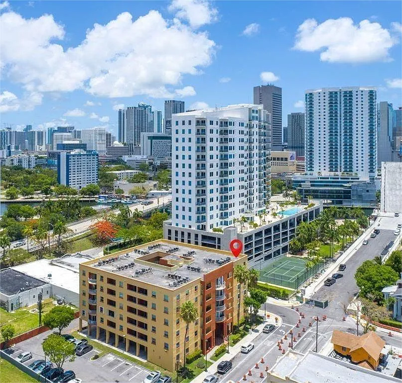 2 bed, 789 sqft, $2,100 — Photo 1