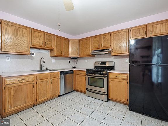 2nd image of 1325 Dixon Ave