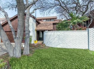 6215 Twin Oaks Cir, Dallas, TX 75240