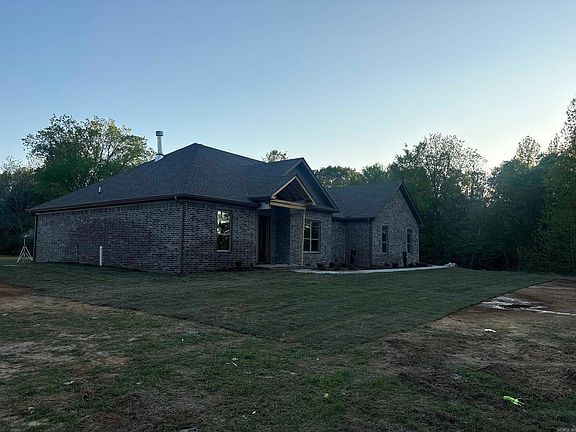 3rd image of 882 Patty Rd