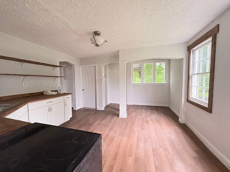 311 N Center Ave — Photo 17