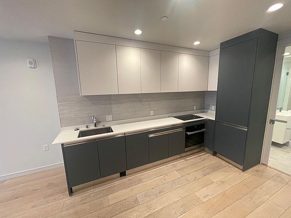 2nd image of 606 Capp St #101