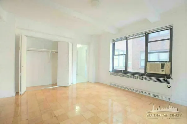 Rented by Manhattan Realty Group | media 18