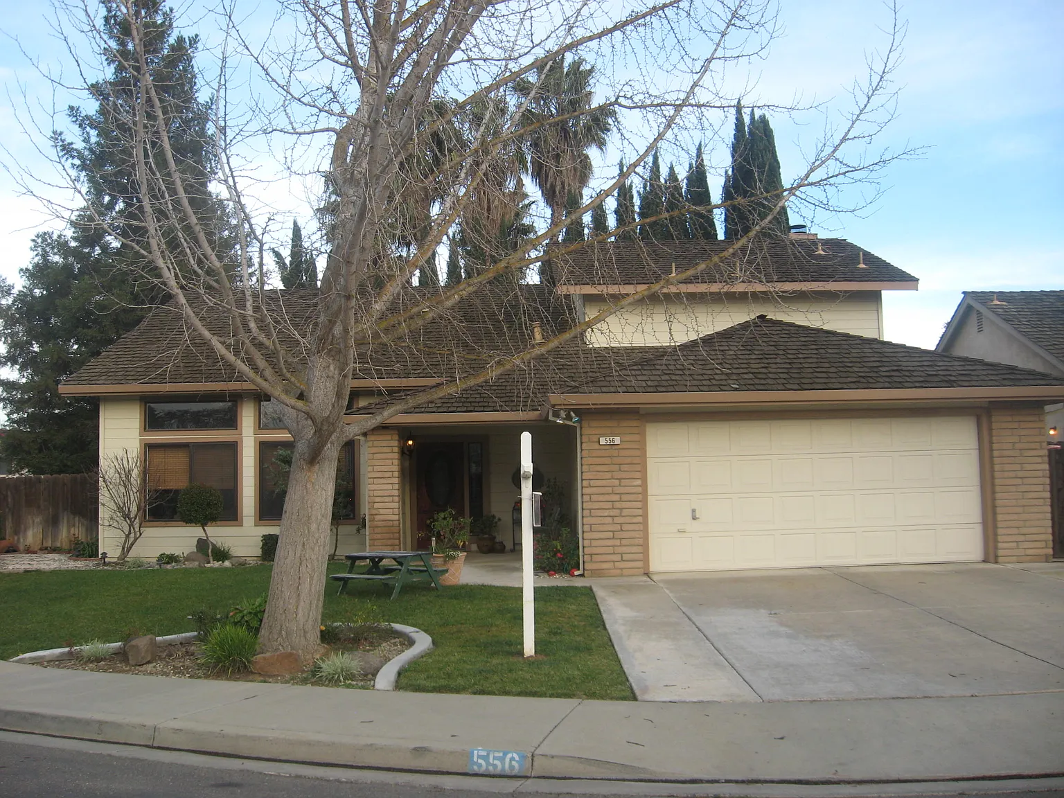 556 Hansen Ct photo 1