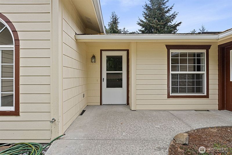 3rd image of 123 Robert Frost Drive