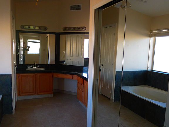 4th image of 2740 E Verbena Dr