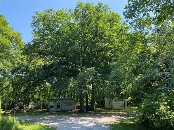 58 Coachmen Dr, Linn Valley, KS 66040