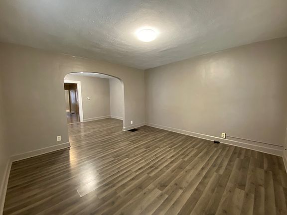4th image of 823-825 N Denny St