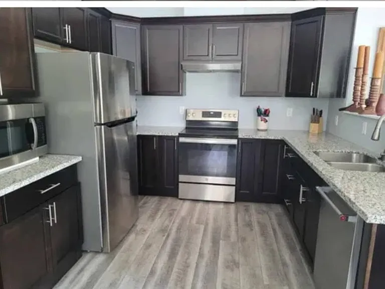 250 Guinevere Dr — Photo 5