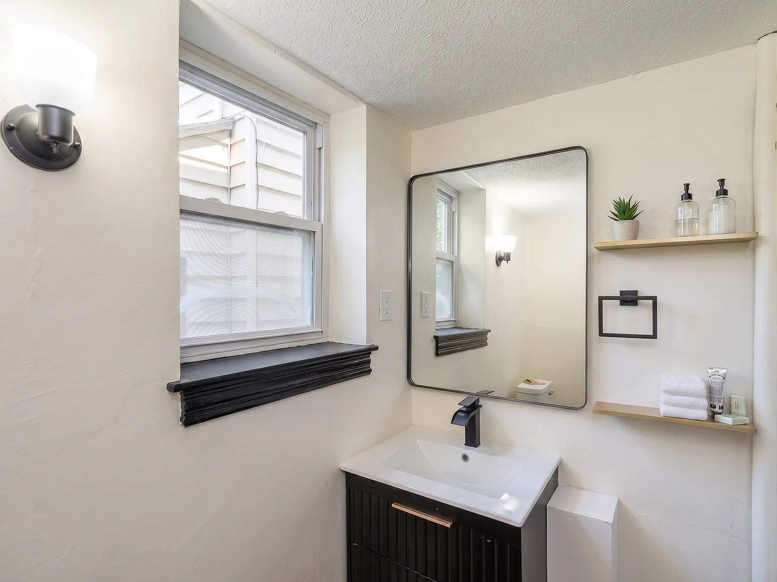 4 bed, 1440 sqft, $4,000 — Photo 2