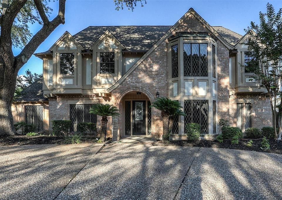 1st image of 811 Daria Dr