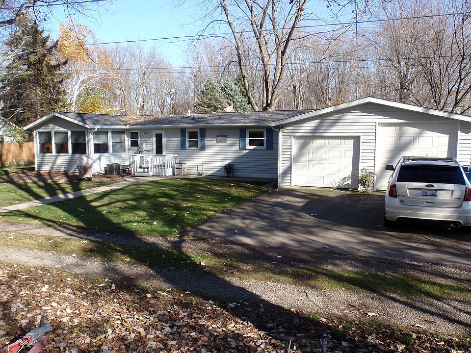 2nd image of 719 Tree Ln