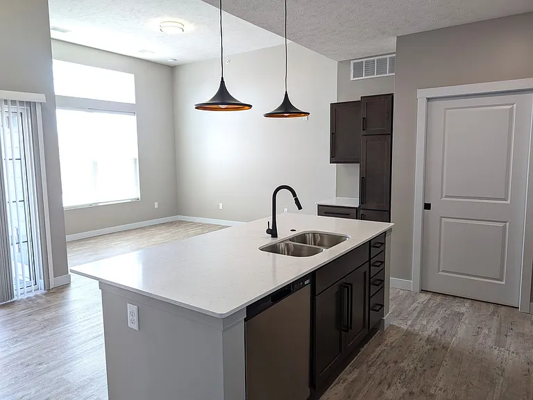 2404 Hudson Way — Photo 31