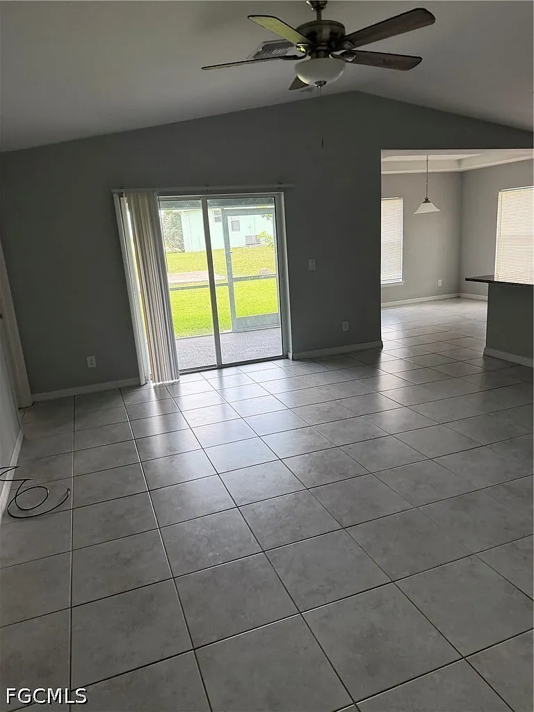 4 bed, 2.0 bath, 1809 sqft, $1,900 — Photo 4