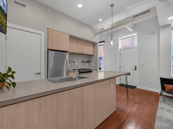 4th image of 1509 Pleasant St #151