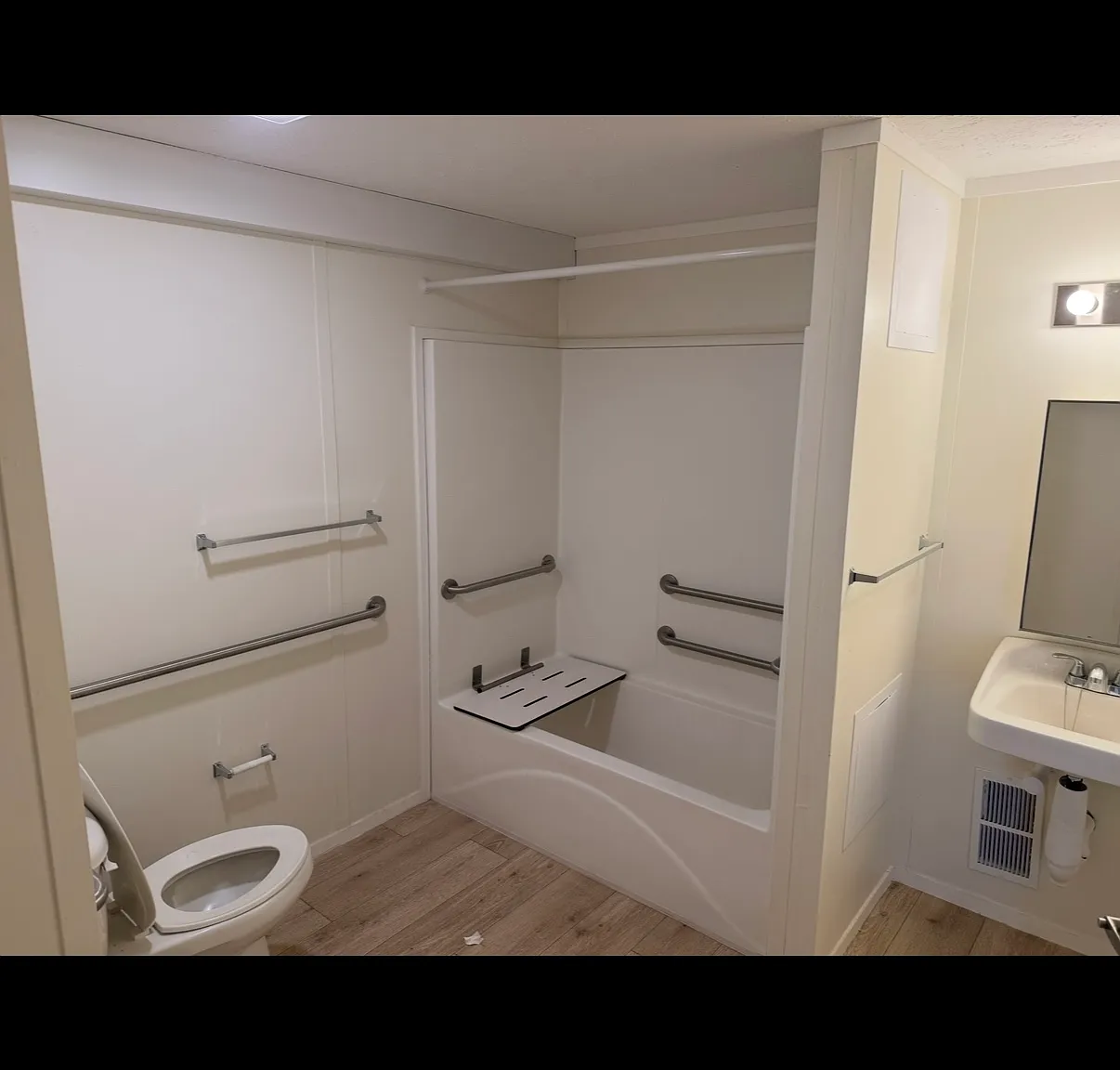 2 bed, $1,400 — Photo 3