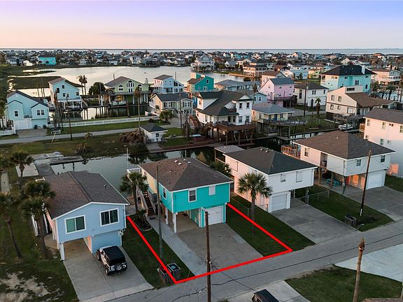 3rd image of 16716 Tahiti Way