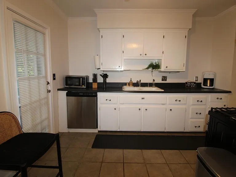 936 E Lake Dr — Photo 6