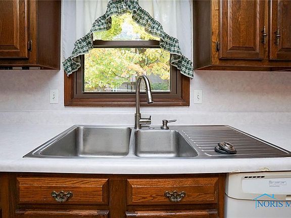 4th image of 2619 Foxbury Ln