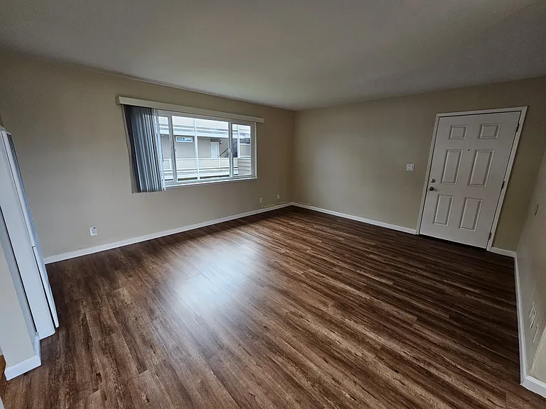 527 Walker Dr — Photo 8