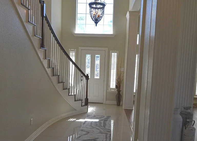 Tall open light entry